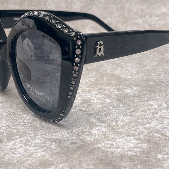 Brand New Steve Madden Oversized Cat Eye Black Sunglasses w/ Rhinestone Accents - Picture 10 of 16